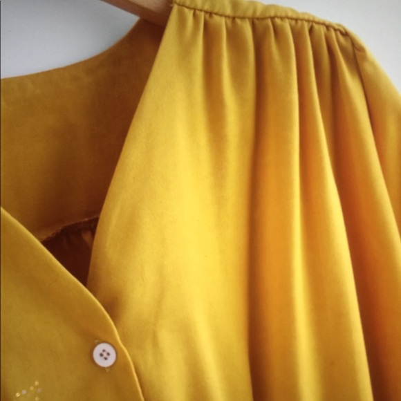Gold Crepe Blouse - Picture 4 of 4